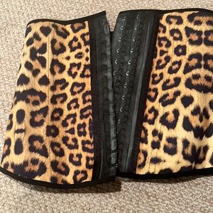 Women’s leopard print corset
